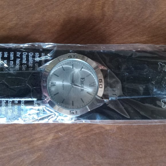 NEW Men's Eiger TYP 927 Watch - Picture 1 of 2